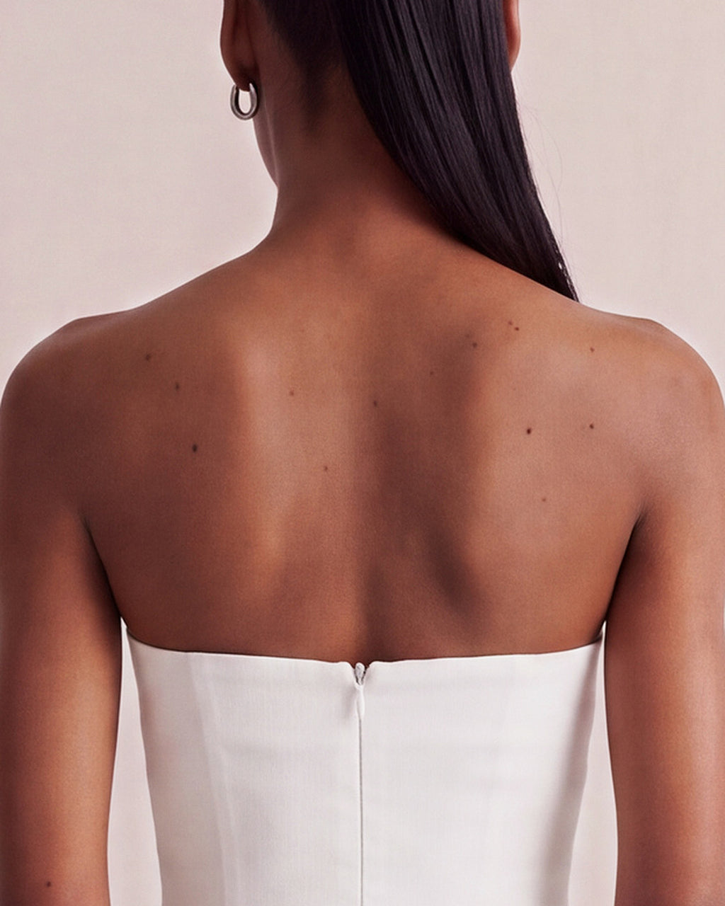 Juliette Dress in White linen, back zip detail