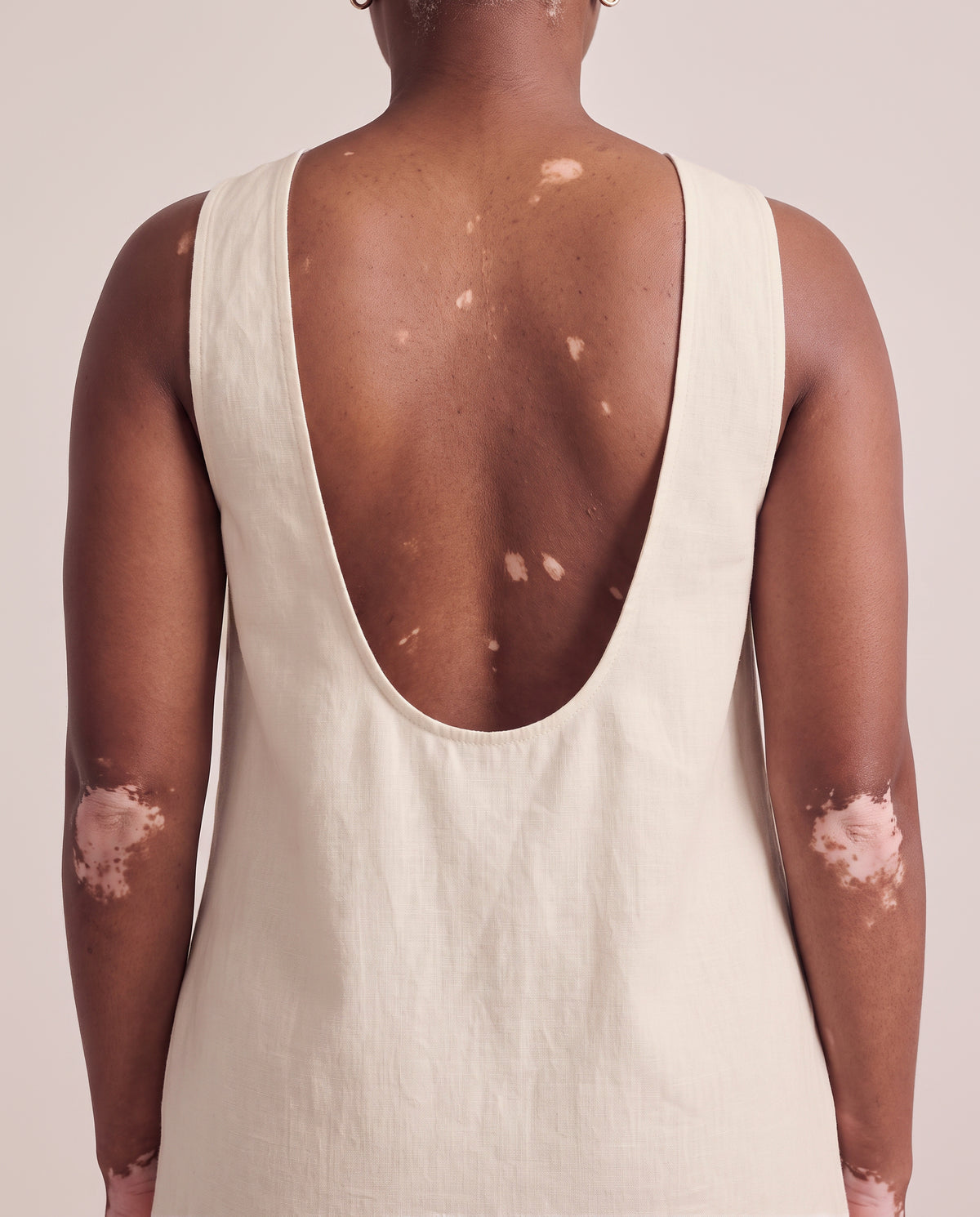 Ruva Dress Linen in Beige, open back